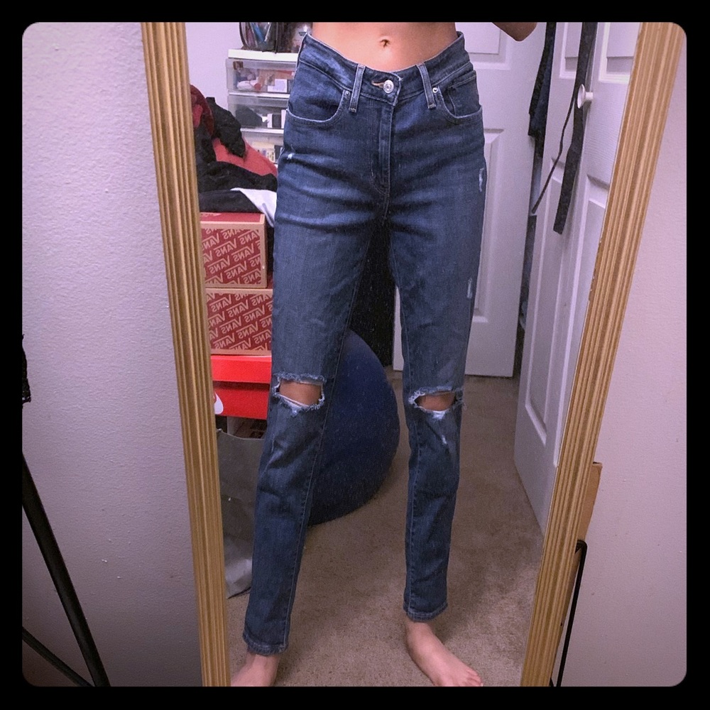 MOVING SALE   Levi’s 721 High Rise Skinny Jeans